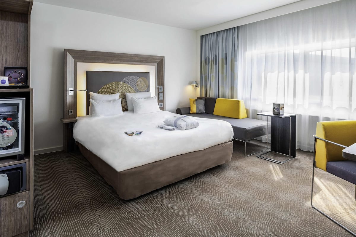 Habitación doble ejecutiva, 1 cama matrimonial y sofá cama | Ropa de cama hipoalergénica y minibar