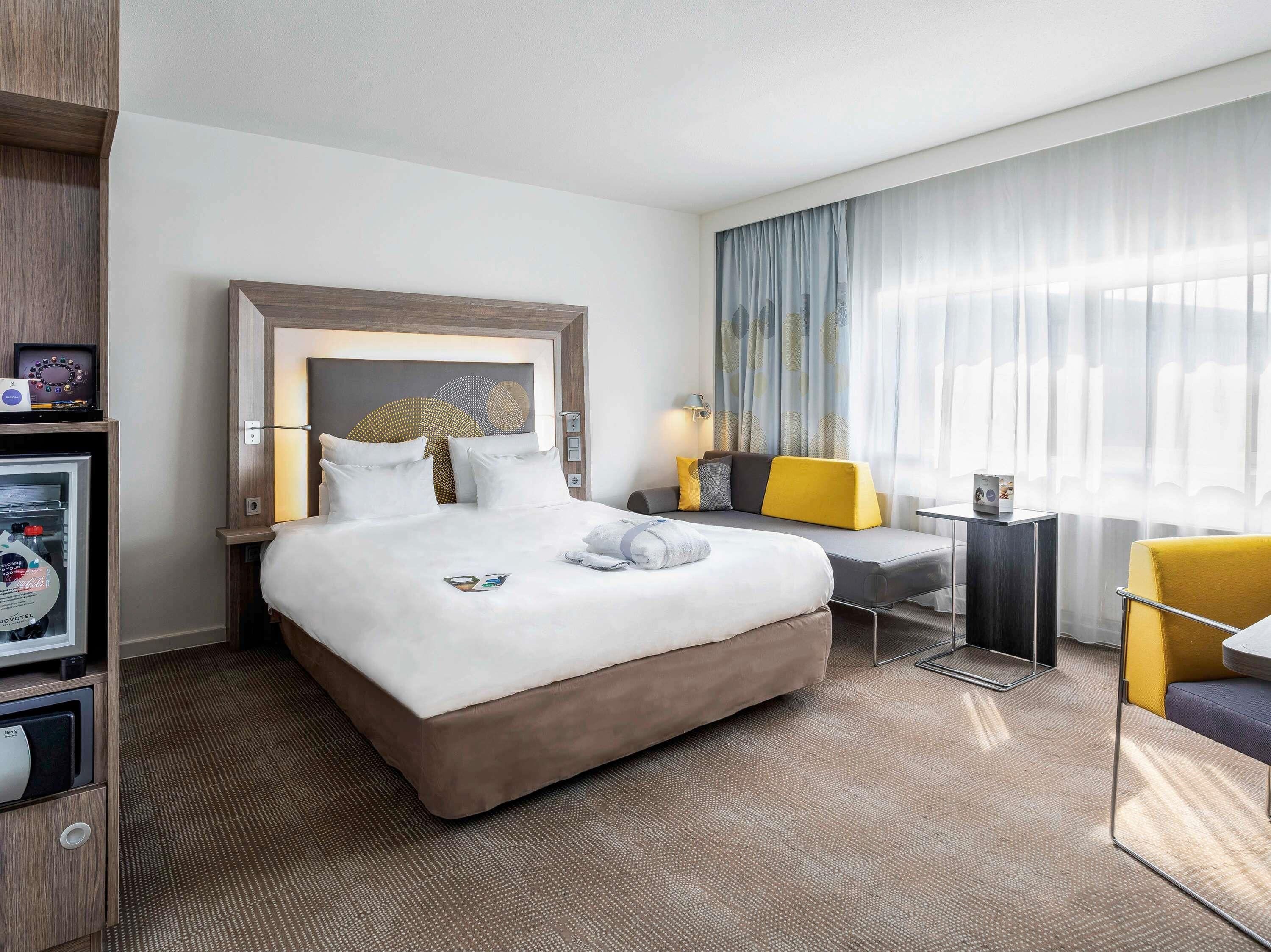 Hypo-allergenic bedding, minibar, in-room safe, desk