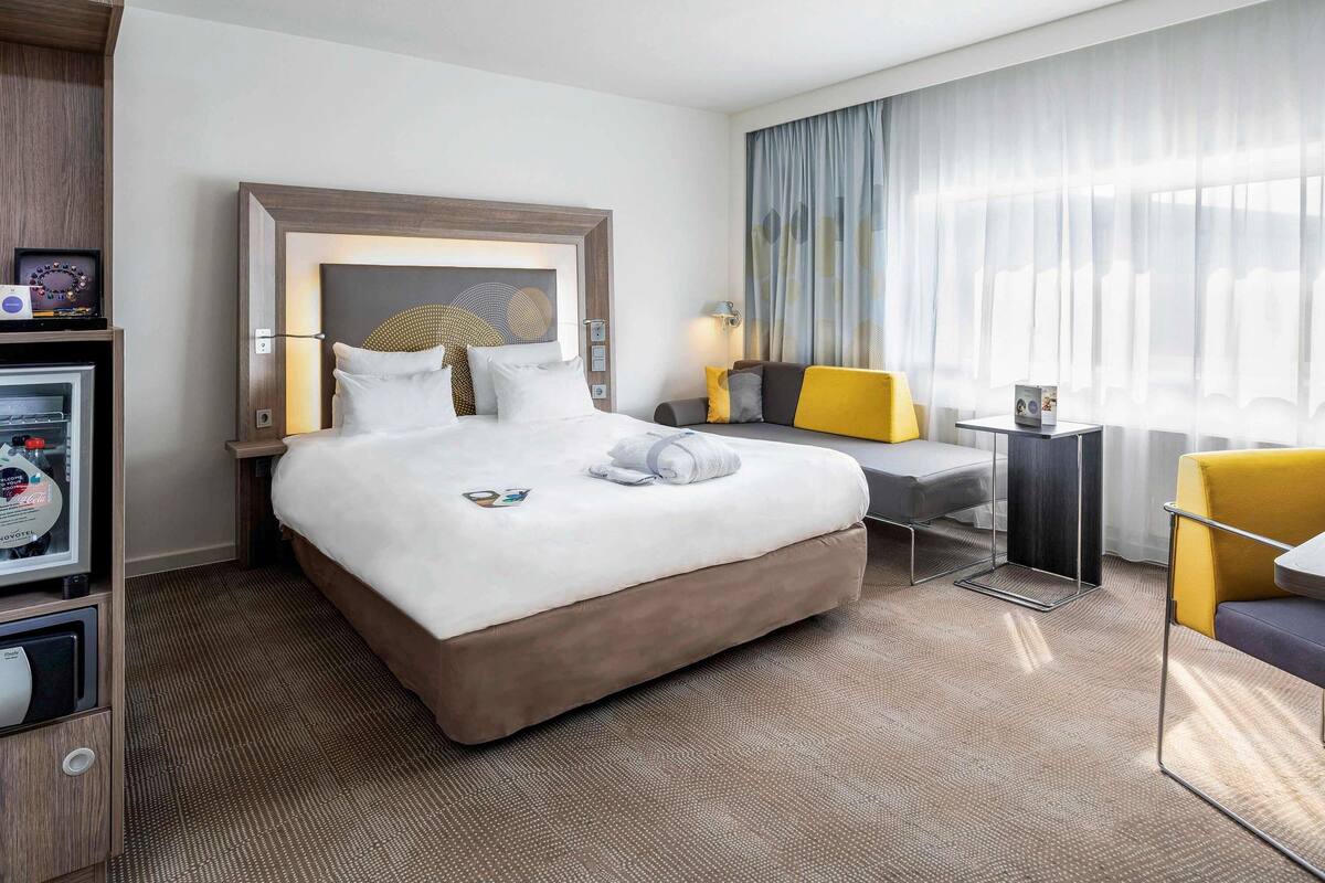 Hypo-allergenic bedding available, minibar, in-room safe, desk