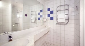 Single Room (Compact) | Bathroom