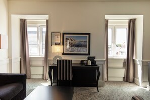 Deluxe Room, Non Smoking | Premium bedding, pillowtop beds, WiFi, bed sheets