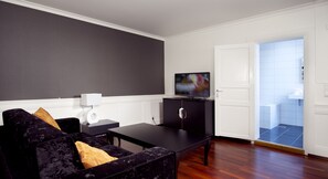 Premium bedding, pillowtop beds, WiFi, bed sheets