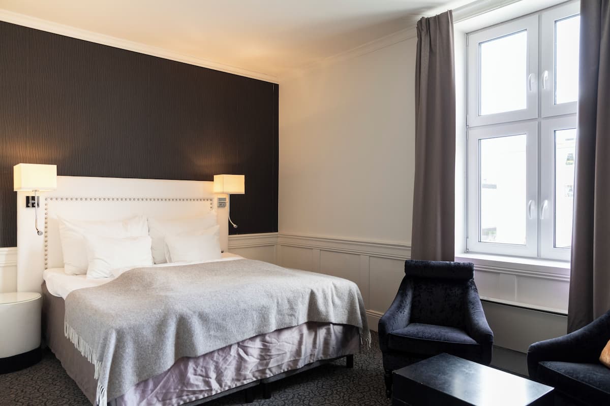 Chambre Standard, 1 lit double | Literie de qualité, lit avec matelas à plateau-coussin