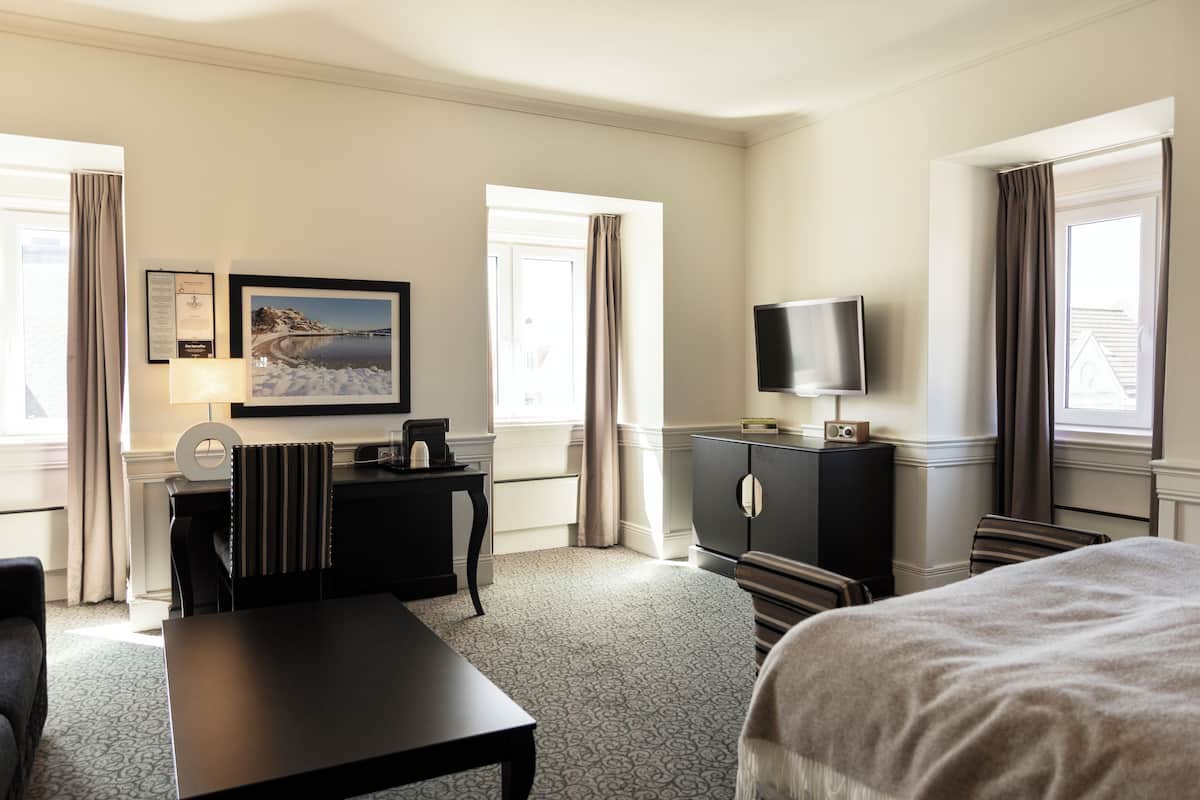 Chambre Deluxe, non-fumeur | Literie de qualité, lit avec matelas à plateau-coussin