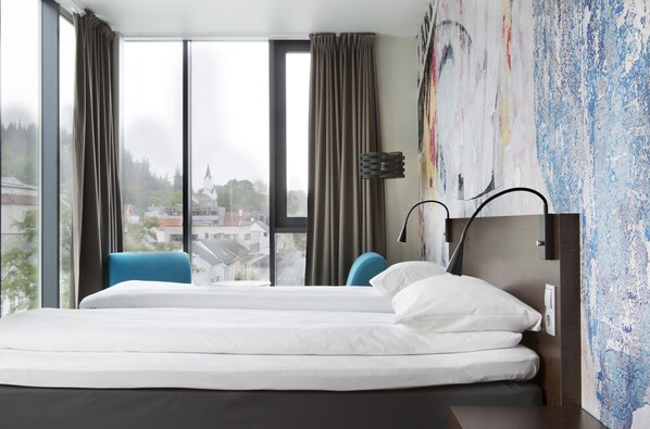 Deluxe Room, 1 Double Bed, Non Smoking | In-room safe, desk, cribs/infant beds, WiFi