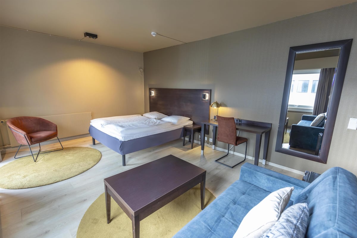 Chambre Supérieure, 1 grand lit | Coffres-forts dans les chambres, bureau, lits bébé (en supplément)