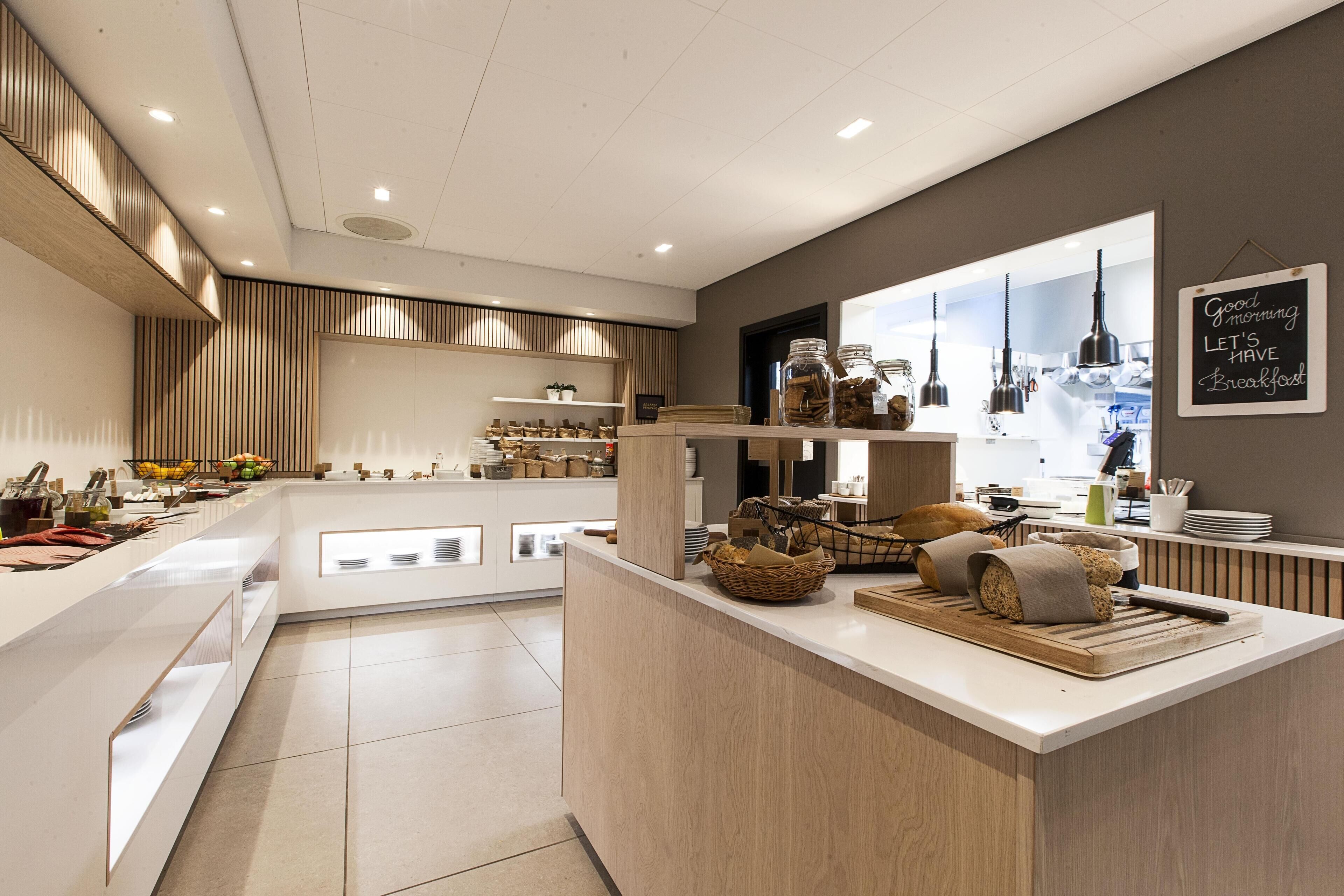 Daily buffet breakfast (NOK 125 per person)