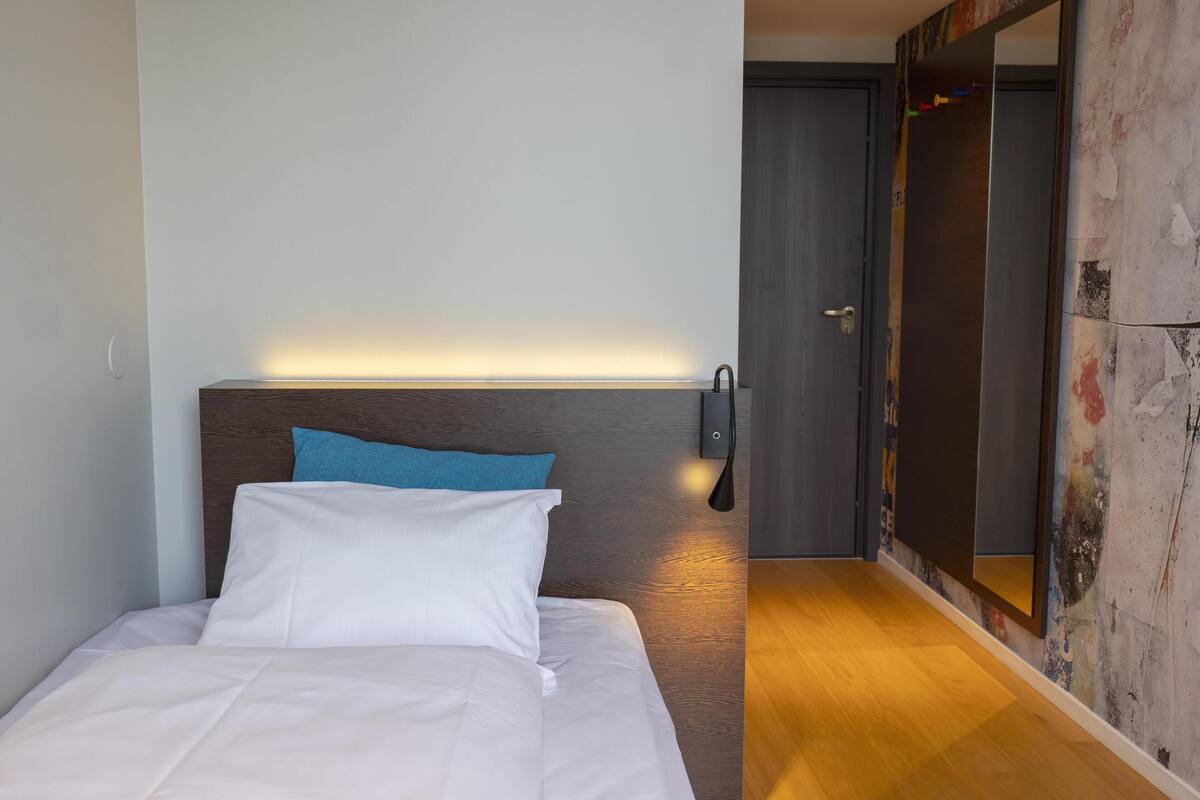 Standard Single Room | Desk, cribs/infant beds, free WiFi, bed sheets