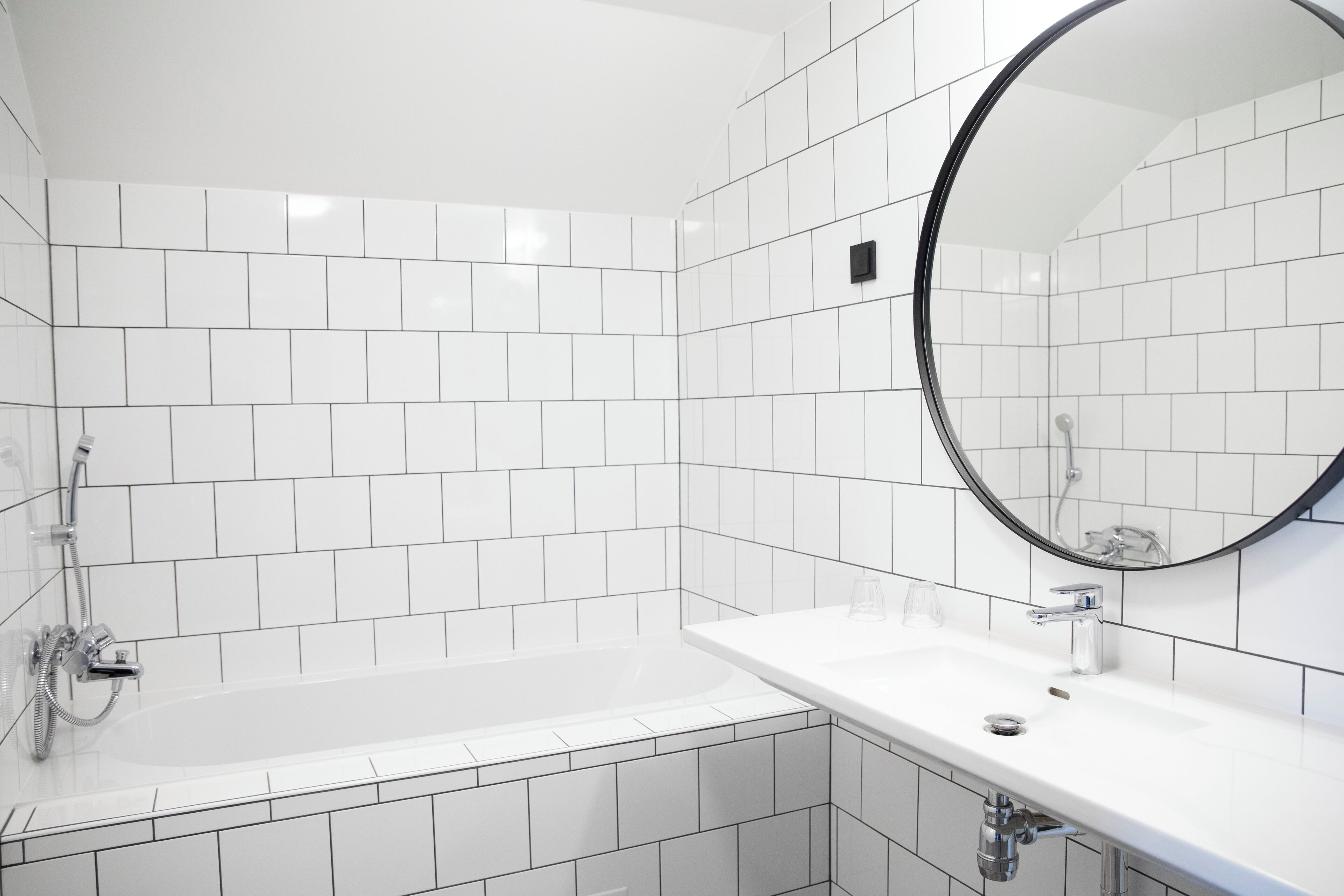 suite, non smoking | bathroom | hair dryer, towels, soap, shampoo