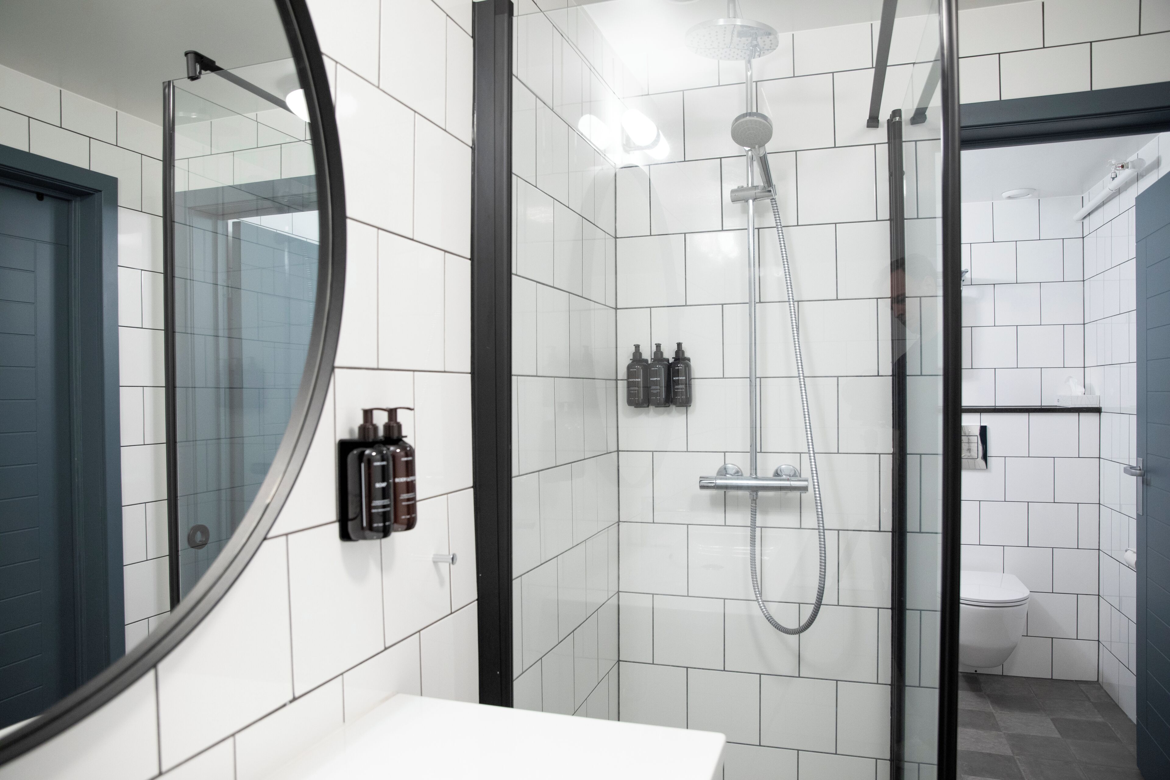 suite, non smoking | bathroom | hair dryer, towels, soap, shampoo
