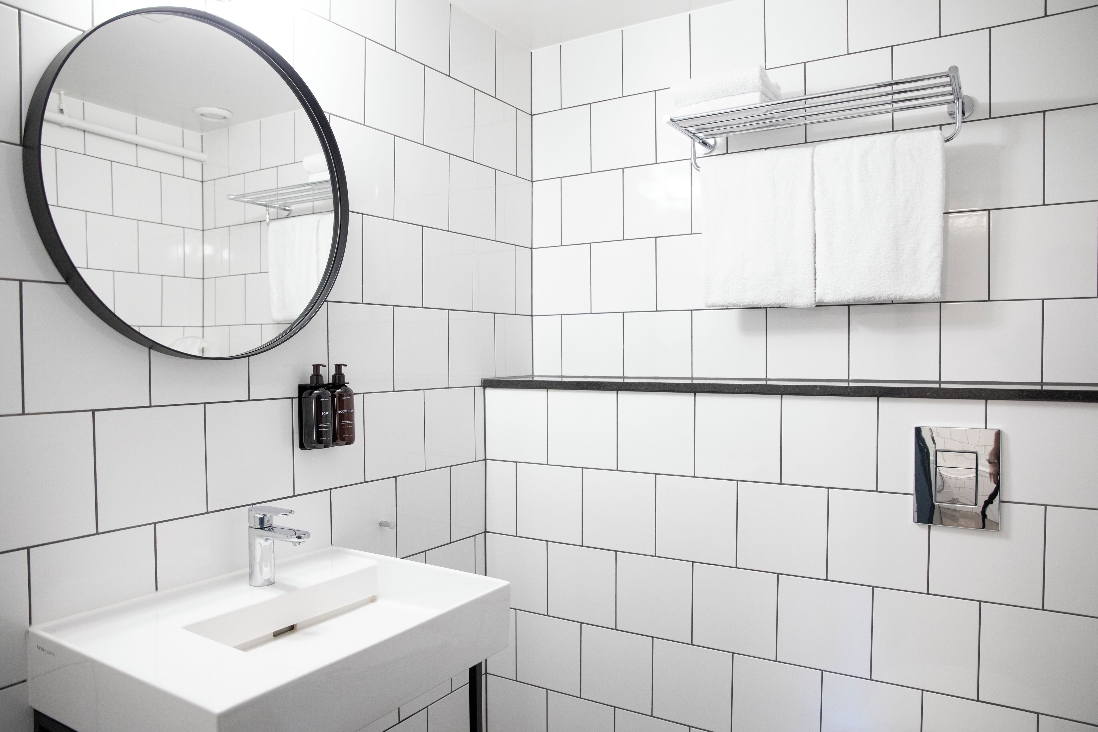 suite, non smoking | bathroom | hair dryer, towels, soap, shampoo