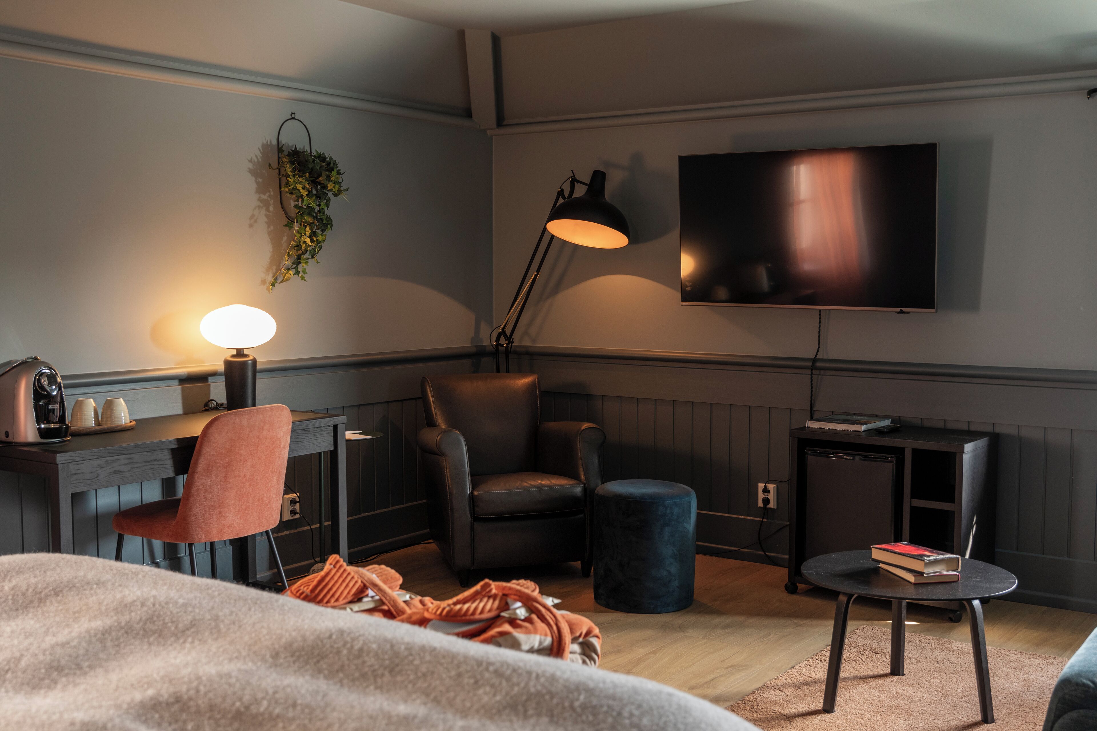 suite, non smoking | in-room safe, desk, laptop workspace, iron/ironing board