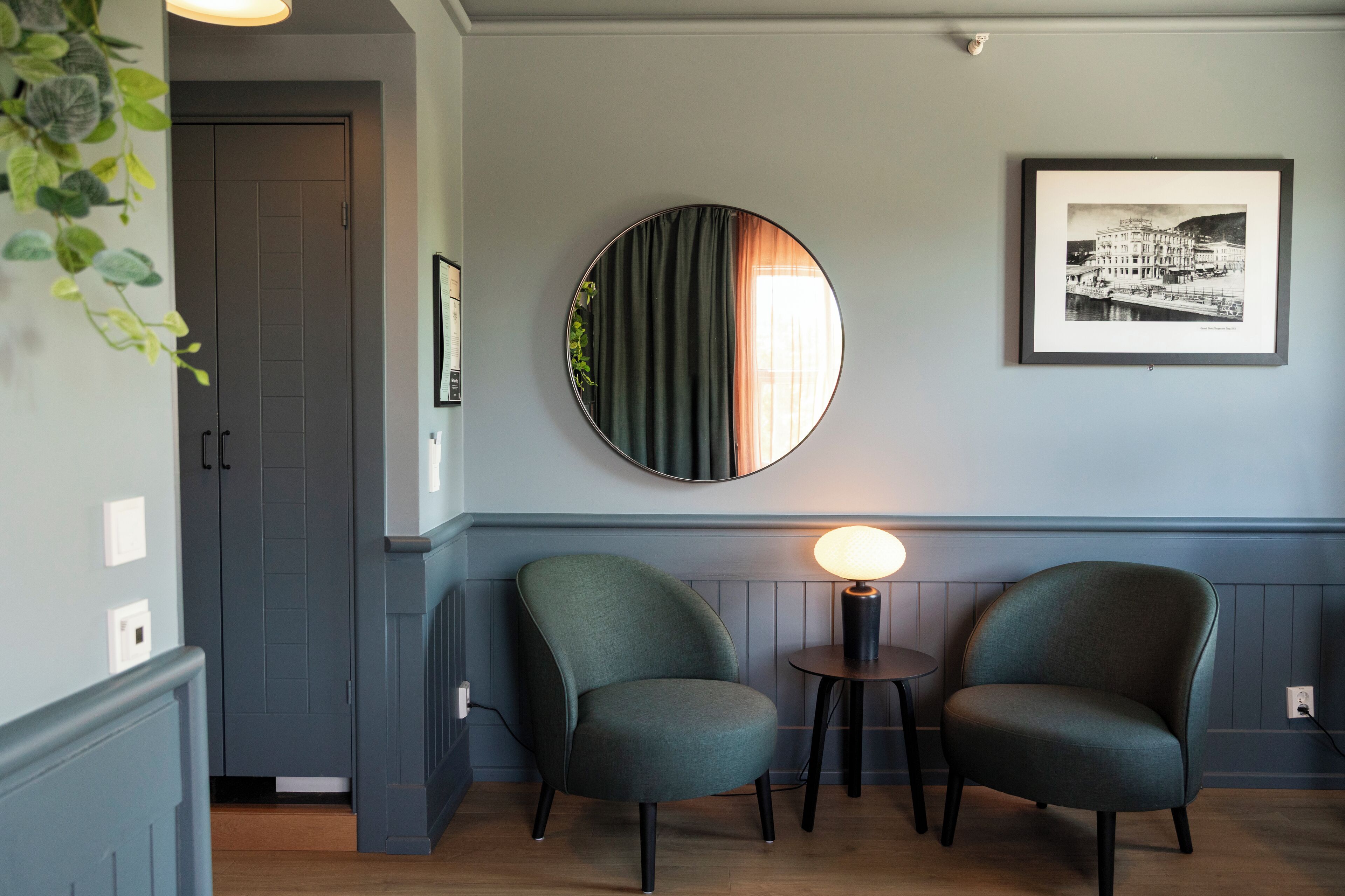 deluxe double room, 1 double bed, non smoking | in-room safe, desk, laptop workspace, iron/ironing board