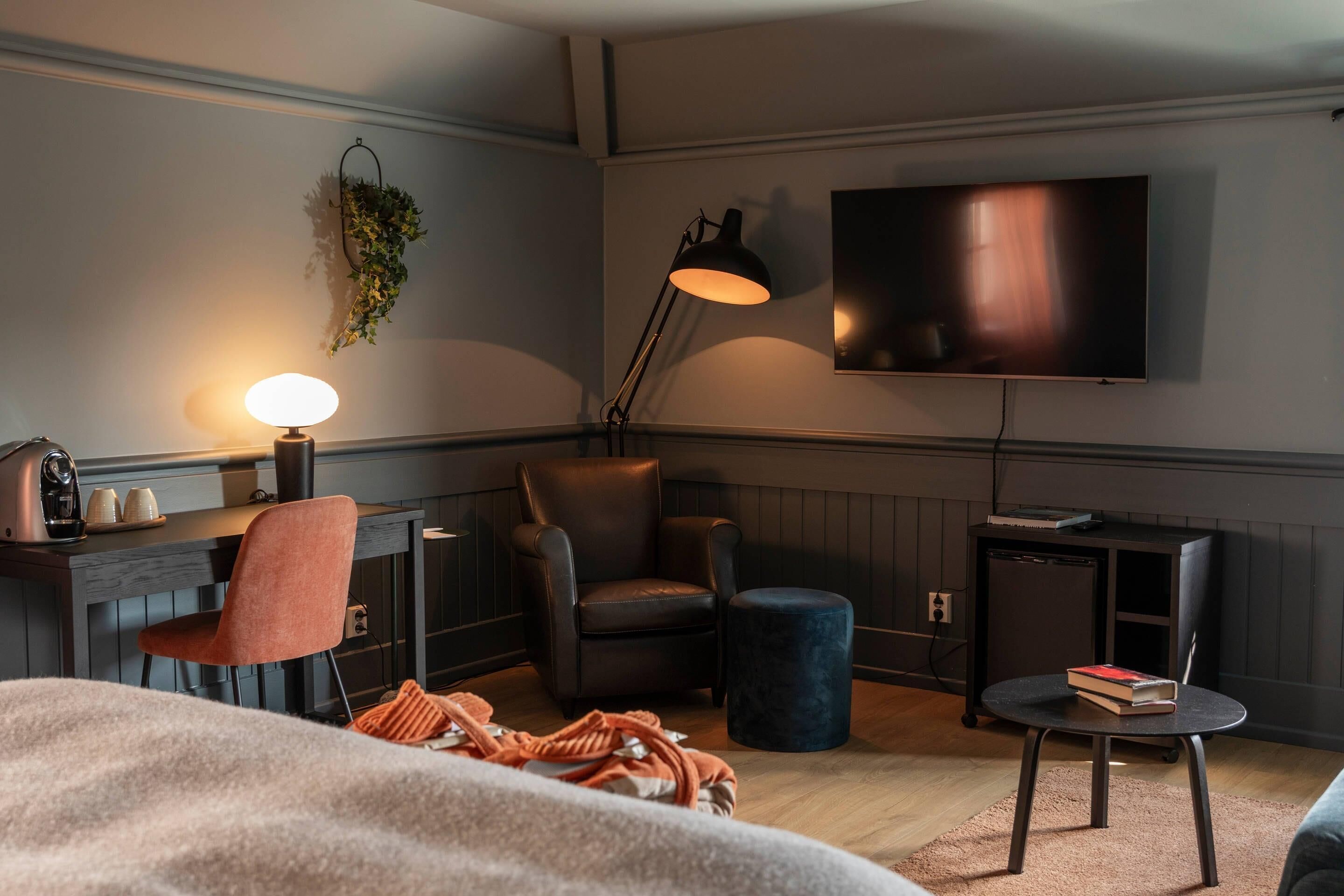 Suite, Non Smoking | In-room safe, desk, laptop workspace, iron/ironing board