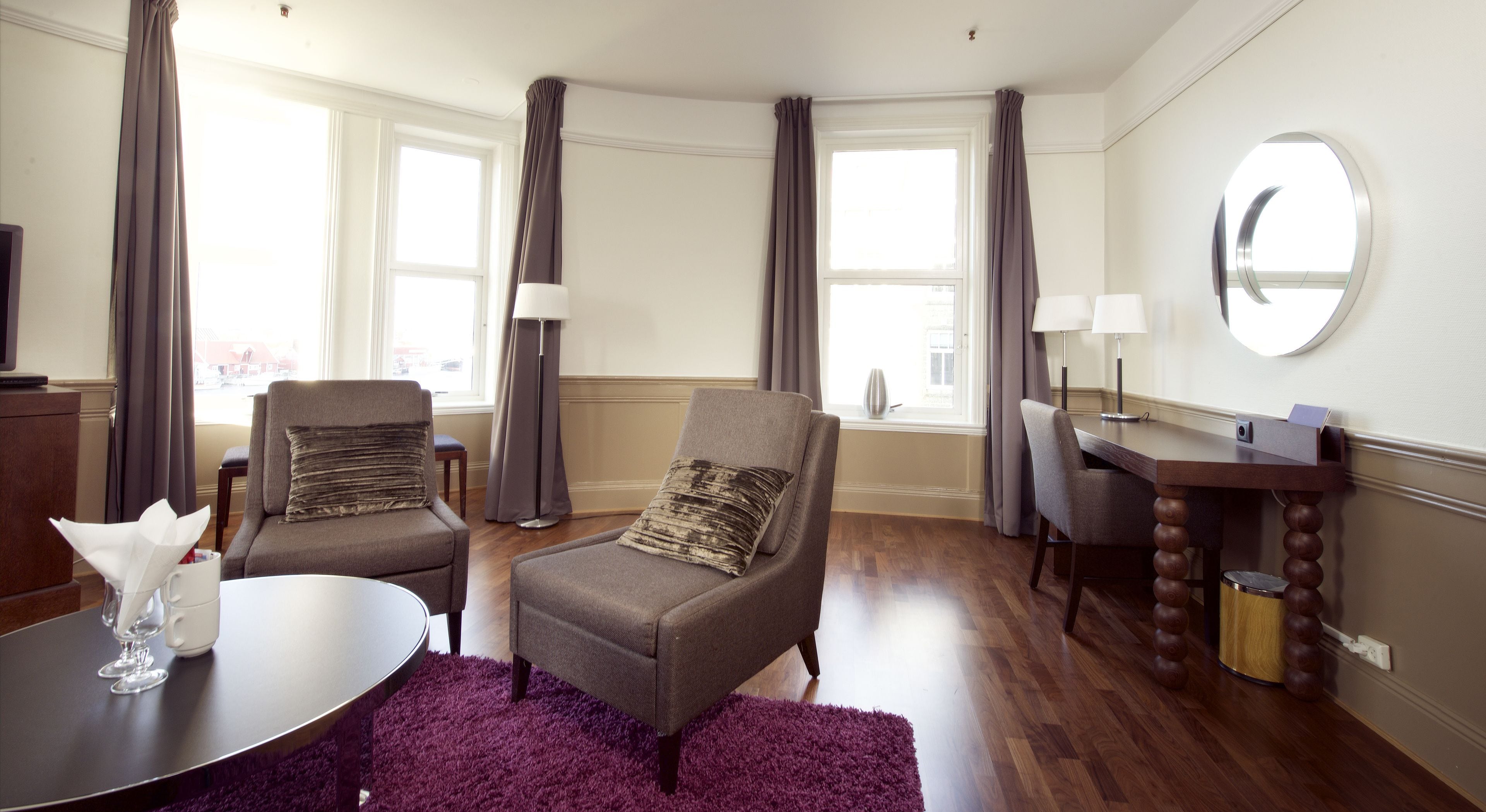 standard suite, 1 double bed, non smoking | pillow-top beds, blackout curtains, iron/ironing board, cots/infant beds