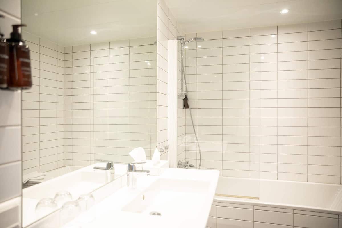 Deluxe Double Room, 1 Double Bed with Sofa bed, Non Smoking | Pillowtop beds, in-room safe, desk, iron/ironing board