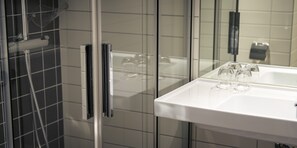 Standardzimmer, 2 Einzelbetten | Badezimmer | Haartrockner, Handtücher