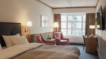 Double Room (Compact) | Desk, laptop workspace, blackout drapes, free WiFi