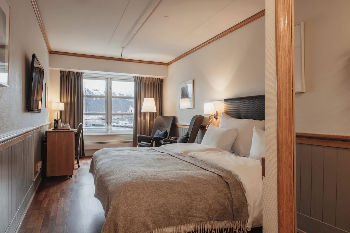 Deluxe Room, 1 Double Bed | Desk, laptop workspace, blackout curtains, free WiFi