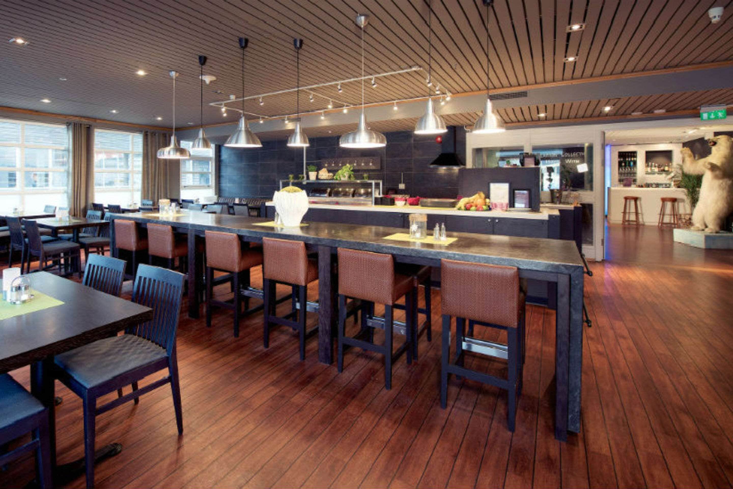 free daily breakfast