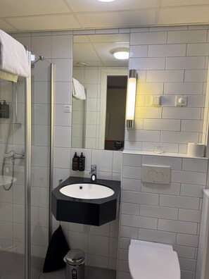 Single Room (Compact) | Bathroom | Shower, hair dryer, towels