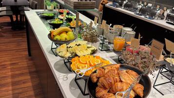 Breakfast and dinner served