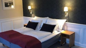 Standard Room, 1 Queen Bed, Non Smoking | Pillow-top beds, in-room safe, desk, iron/ironing board