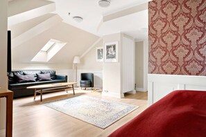 Superior Room, 2 Twin Beds, Non Smoking | 1 bedroom, pillowtop beds, in-room safe, desk