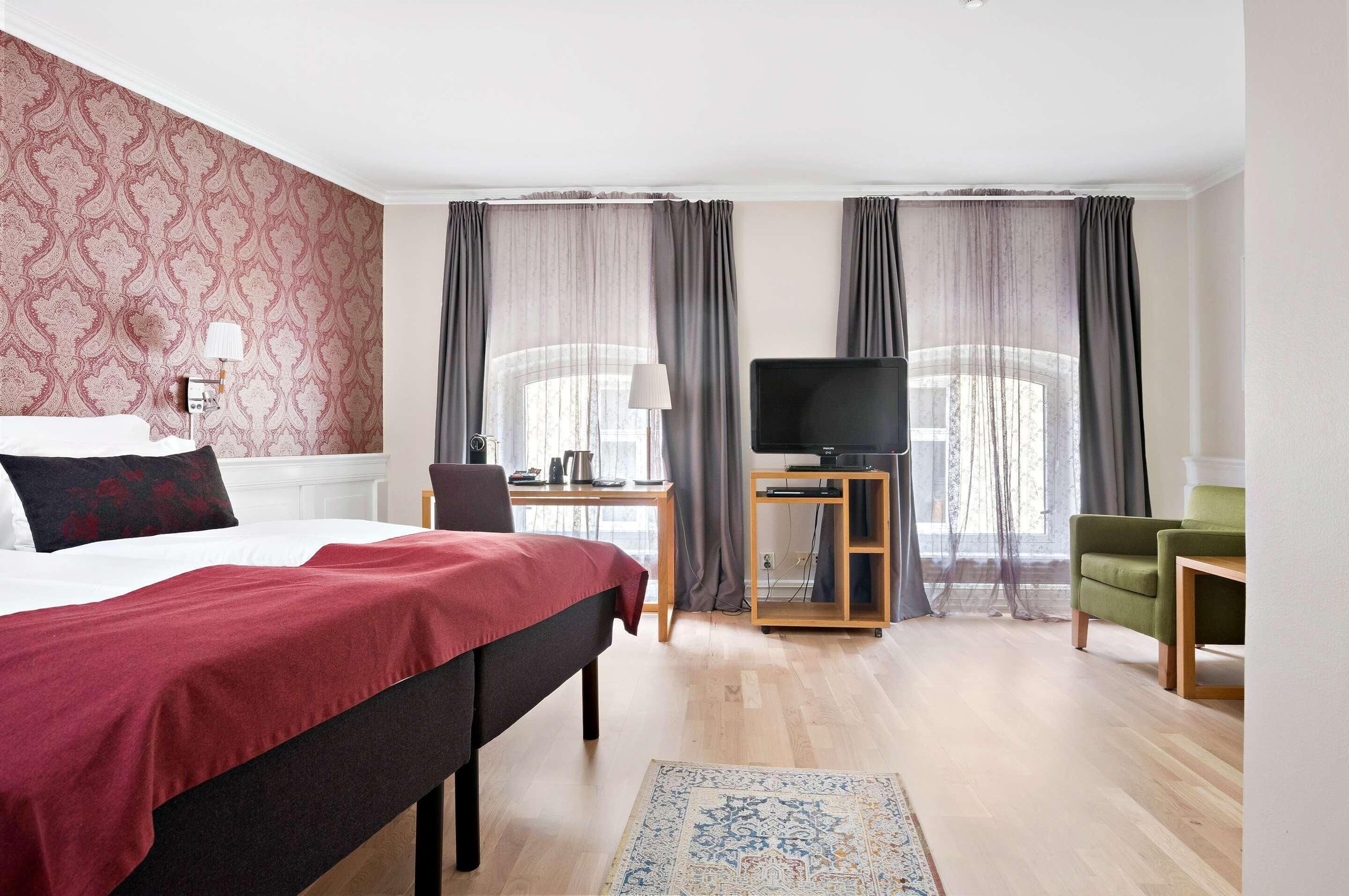 Pillowtop beds, in-room safe, desk, iron/ironing board