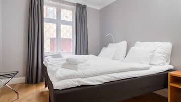 Family Room, 2 Twin Beds, Non Smoking (Bunk beds) | Pillowtop beds, in-room safe, desk, iron/ironing board