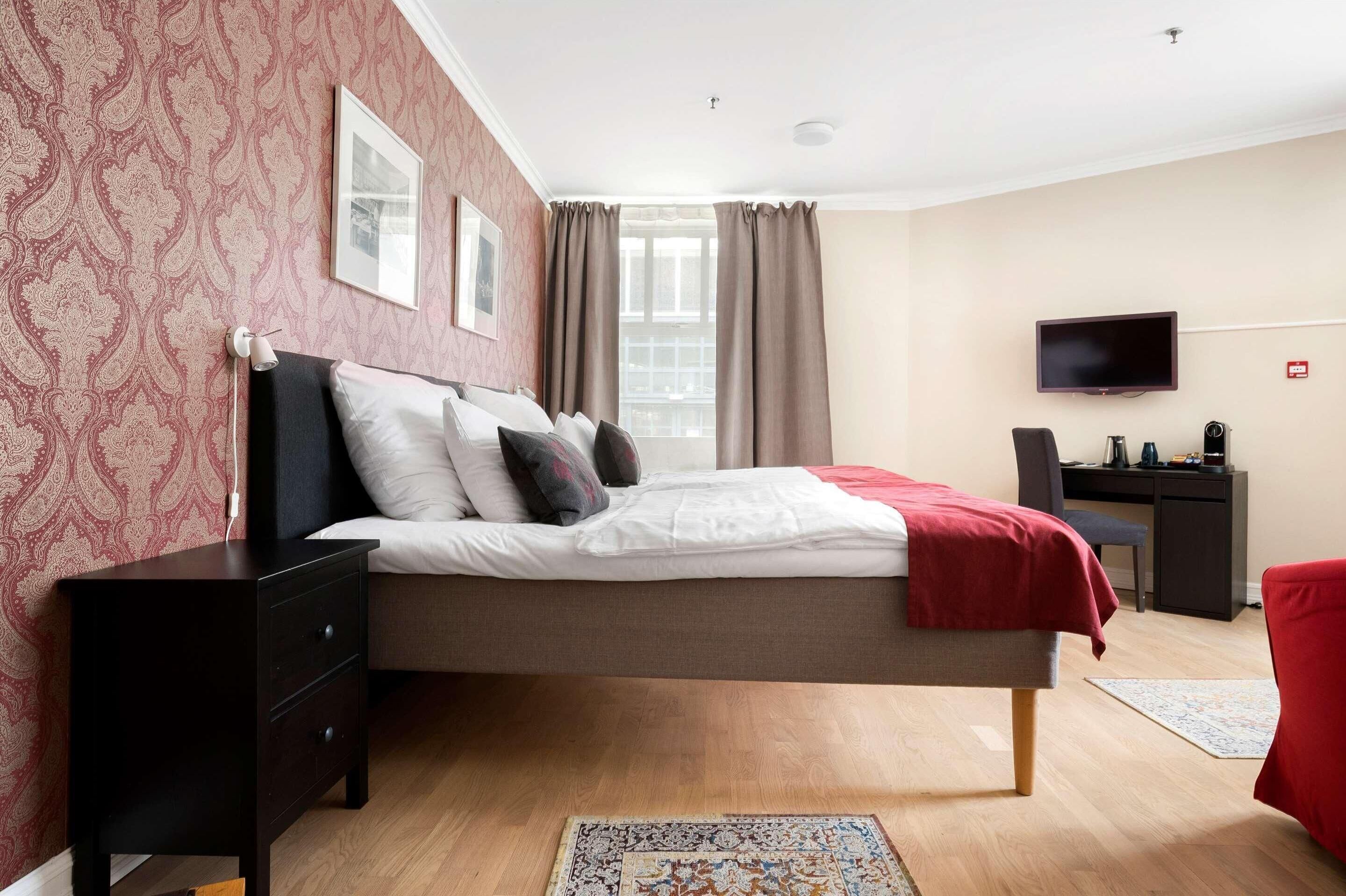 Pillowtop beds, in-room safe, desk, iron/ironing board