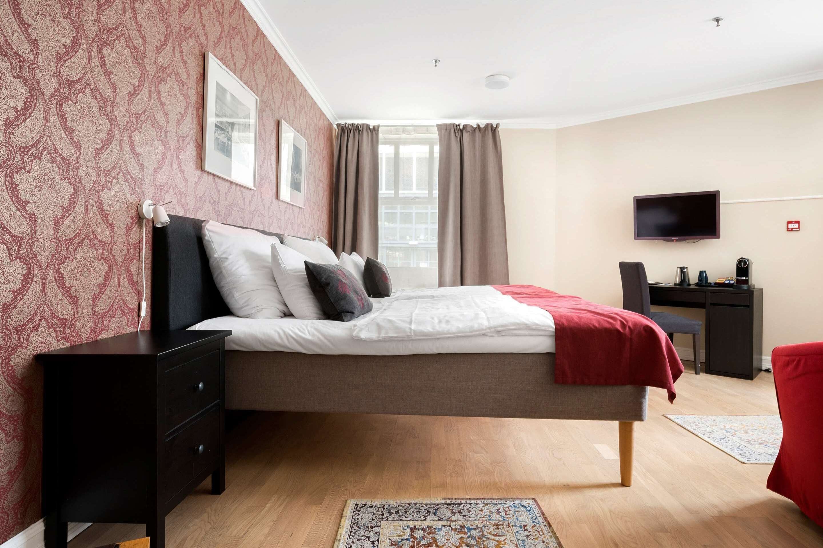 superior room, 2 single beds, non smoking | 1 bedroom, pillow-top beds, in-room safe, desk