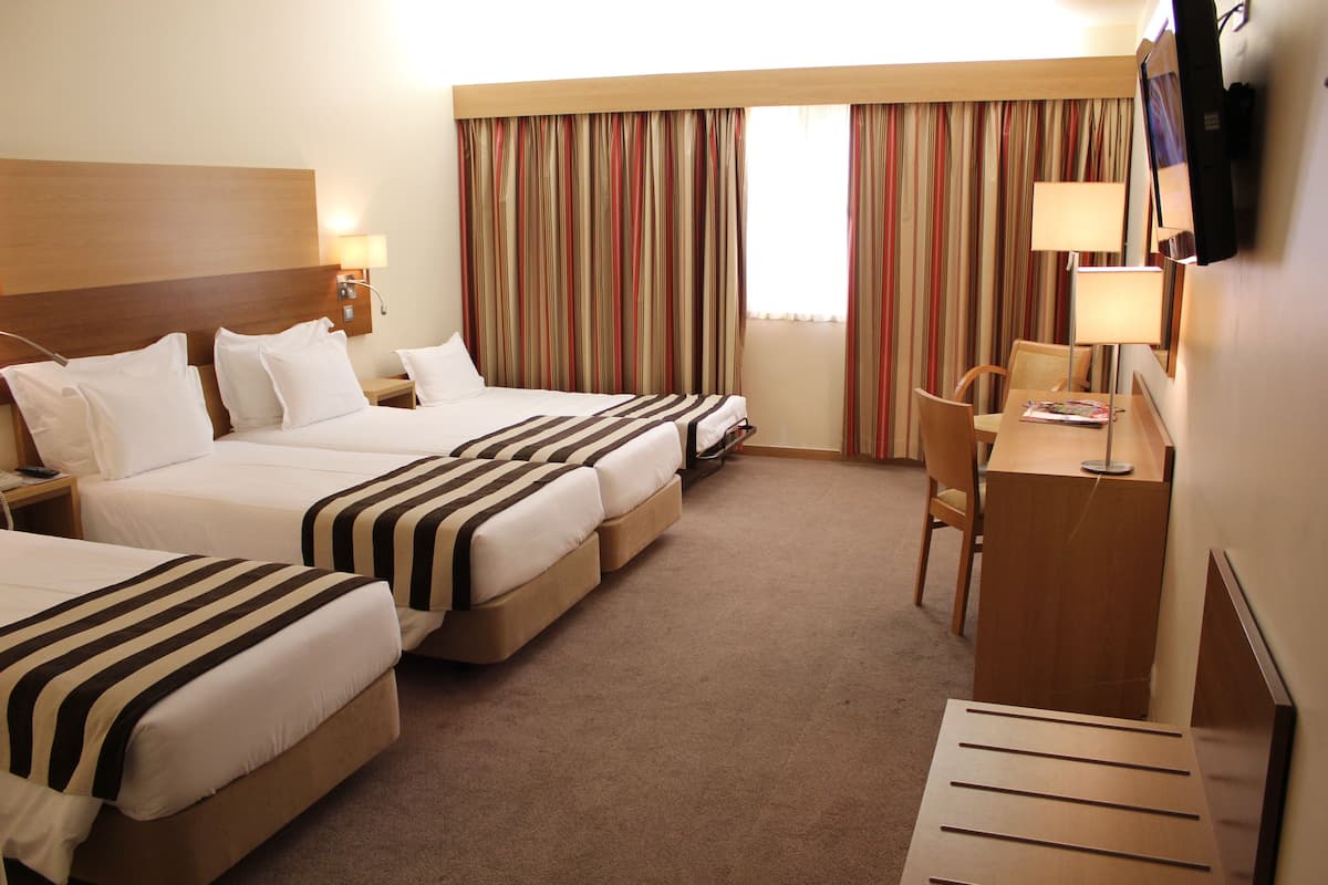 Habitación doble Deluxe, 1 cama King size, para no fumadores, balcón | Ropa de cama de alta calidad y minibar 