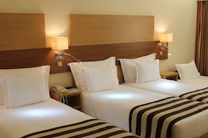 Habitación doble Deluxe, 1 cama King size, para no fumadores, balcón | Ropa de cama de alta calidad y minibar 