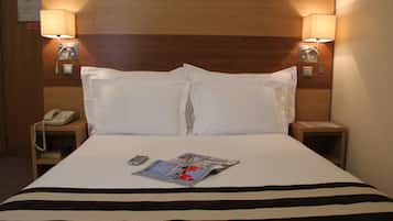 Hochwertige Bettwaren, Minibar, Zimmersafe, Schreibtisch