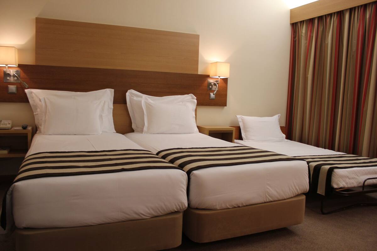 Ropa de cama de alta calidad y minibar 