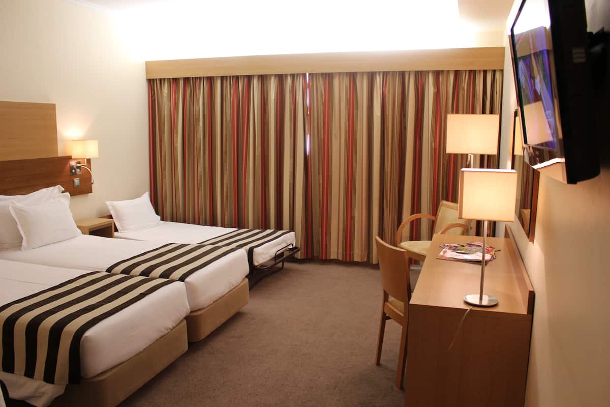Ropa de cama de alta calidad y minibar 