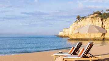 Plage privée à proximité, sable blanc