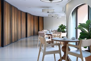 Free buffet breakfast