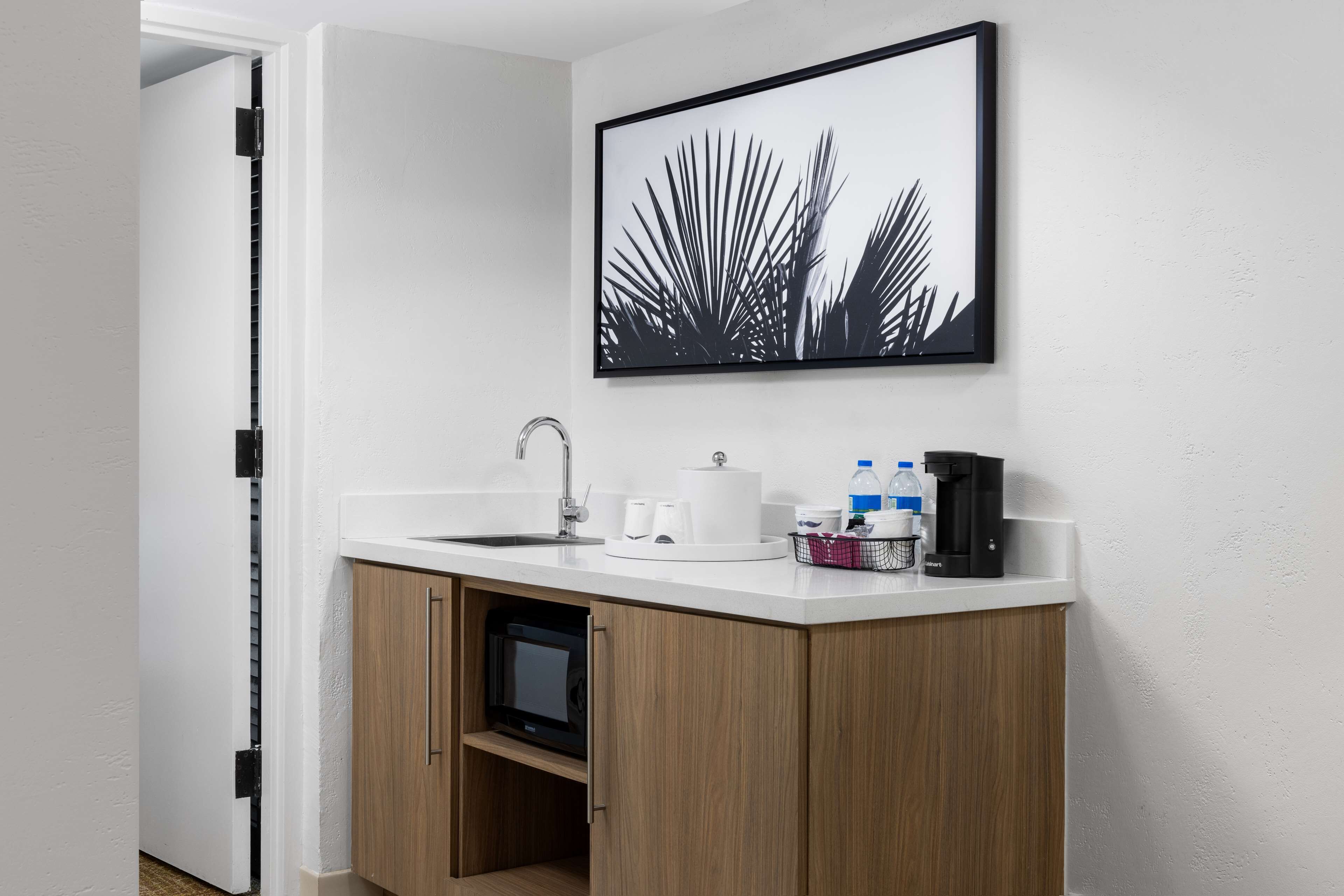 1 bedroom, in-room safe, desk, soundproofing