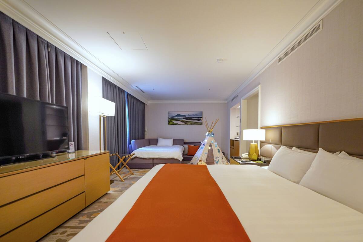 ห้องพัก (VIP Suite Kids Room, Indian Tent) | เครื่องนอนระดับพรีเมียม, ผ้านวมขนเป็ด, ตู้นิรภัยในห้องพัก, โต๊ะทำงาน