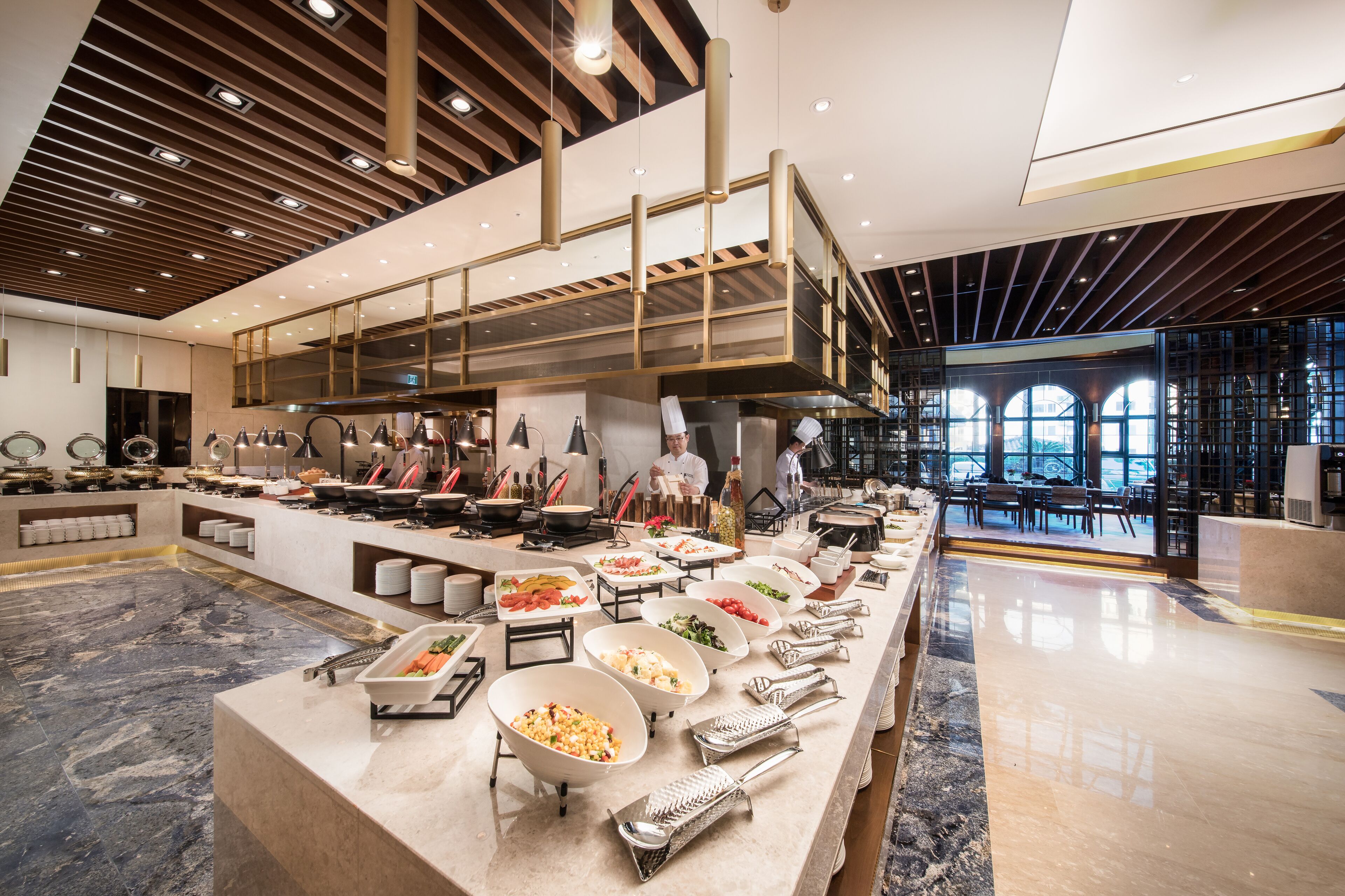 Daily buffet breakfast (KRW 30000 per person)