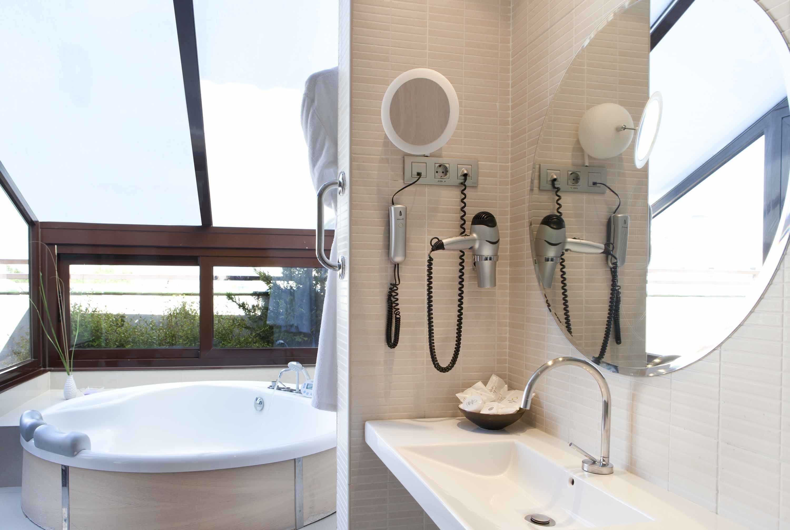 double room, terrace (jacuzzi) | premium bedding, minibar, in-room safe, individually decorated