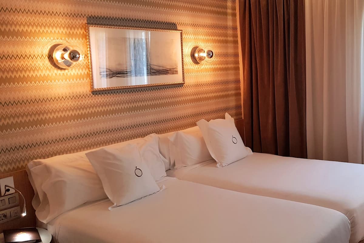 Hochwertige Bettwaren, Minibar, Zimmersafe, individuell dekoriert