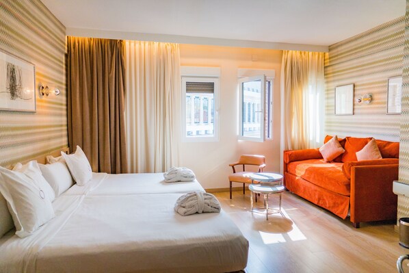 Superior Room with hidromassage | Área de sala de estar | Televisión de pantalla plana 