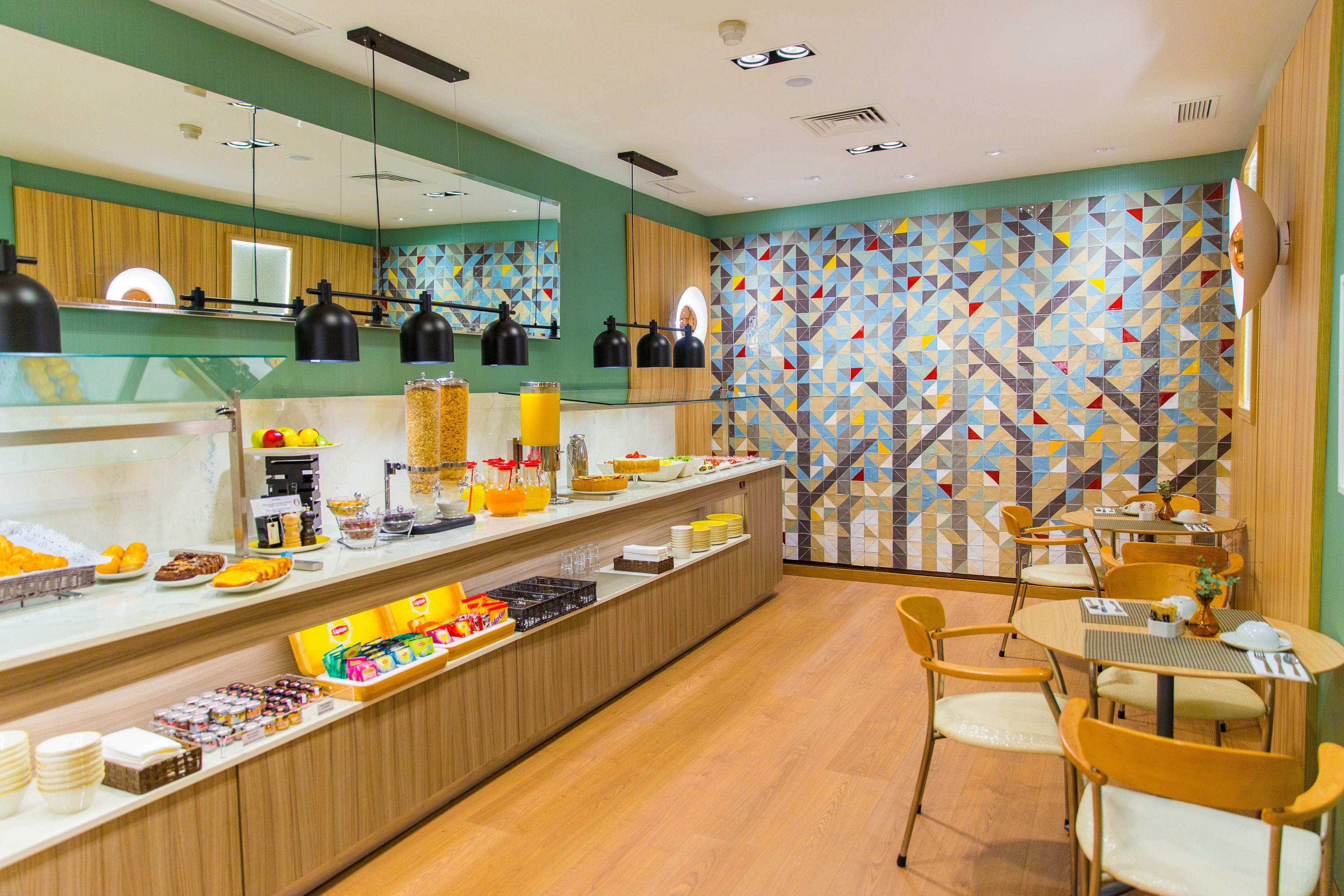 Café da manhã com buffet todos os dias mediante uma taxa