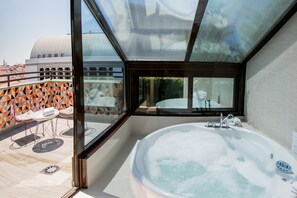 Tweepersoonskamer, terras (Jacuzzi) | Extradiep bad