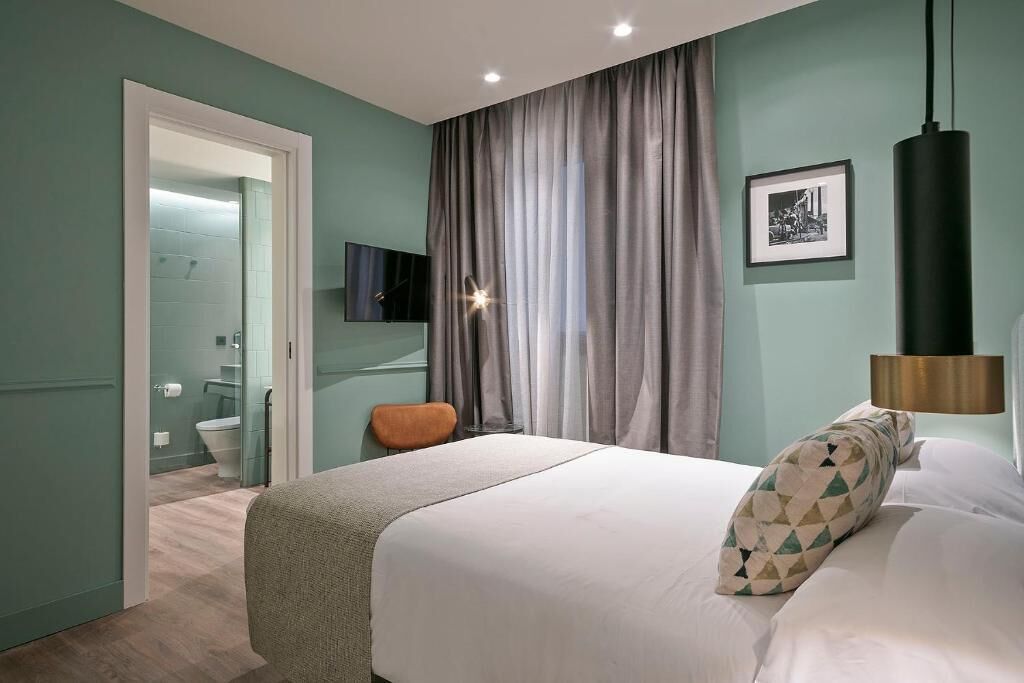 Down duvets, memory-foam beds, in-room safe, desk