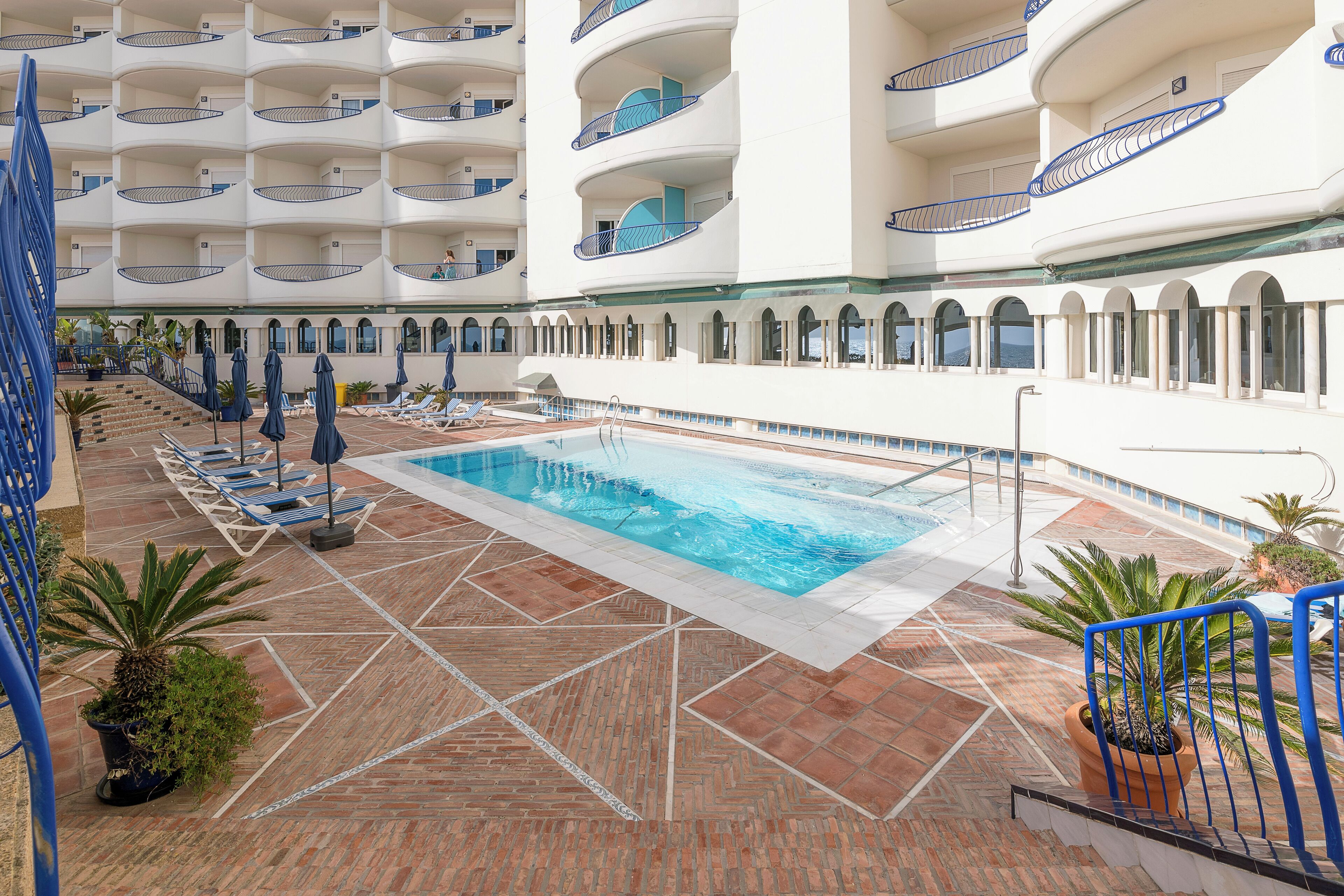 outdoor pool, pool loungers