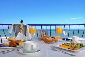 Habitación doble, vistas al mar | Servicio de comidas en la habitación